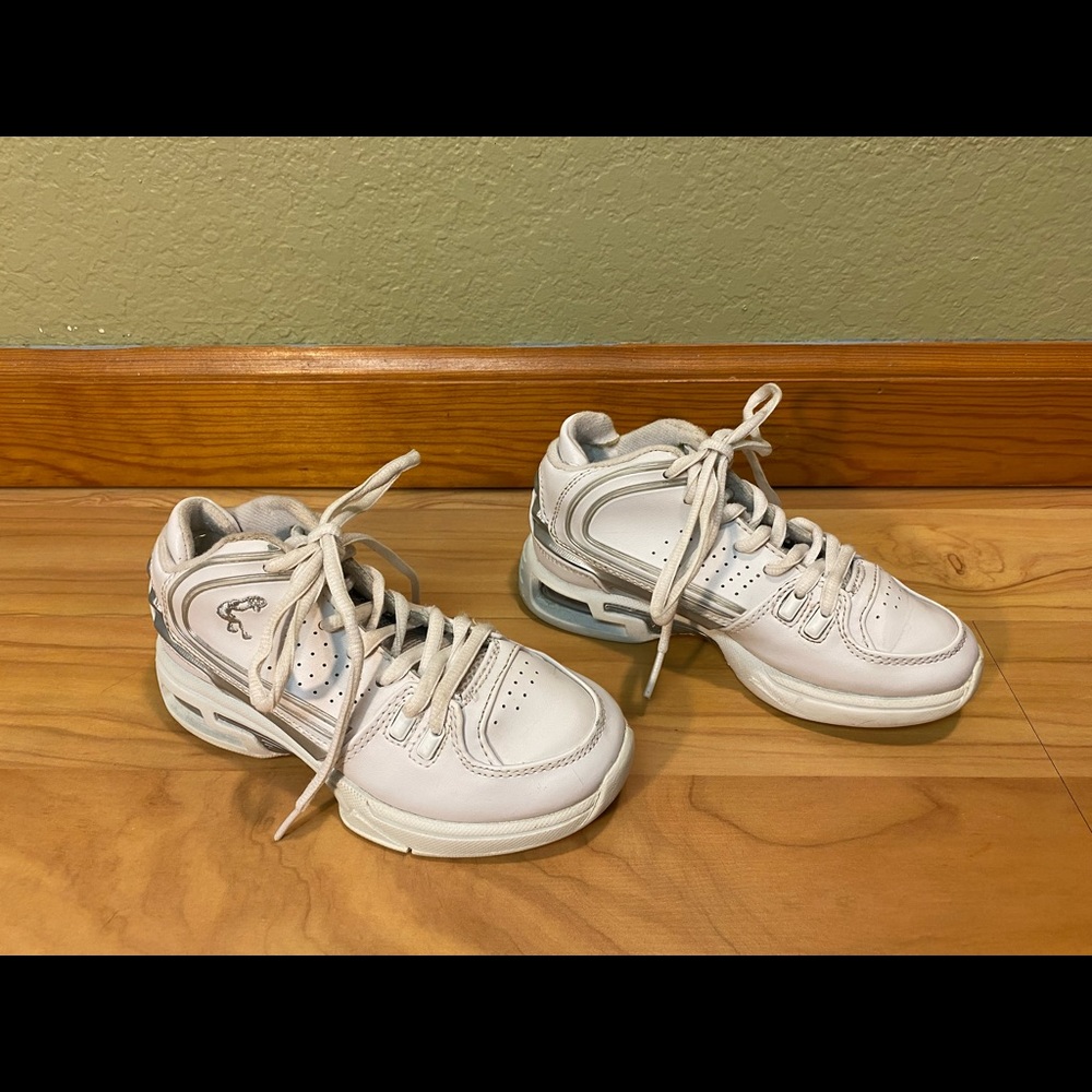 Boys White Shaq Sneakers 12.5